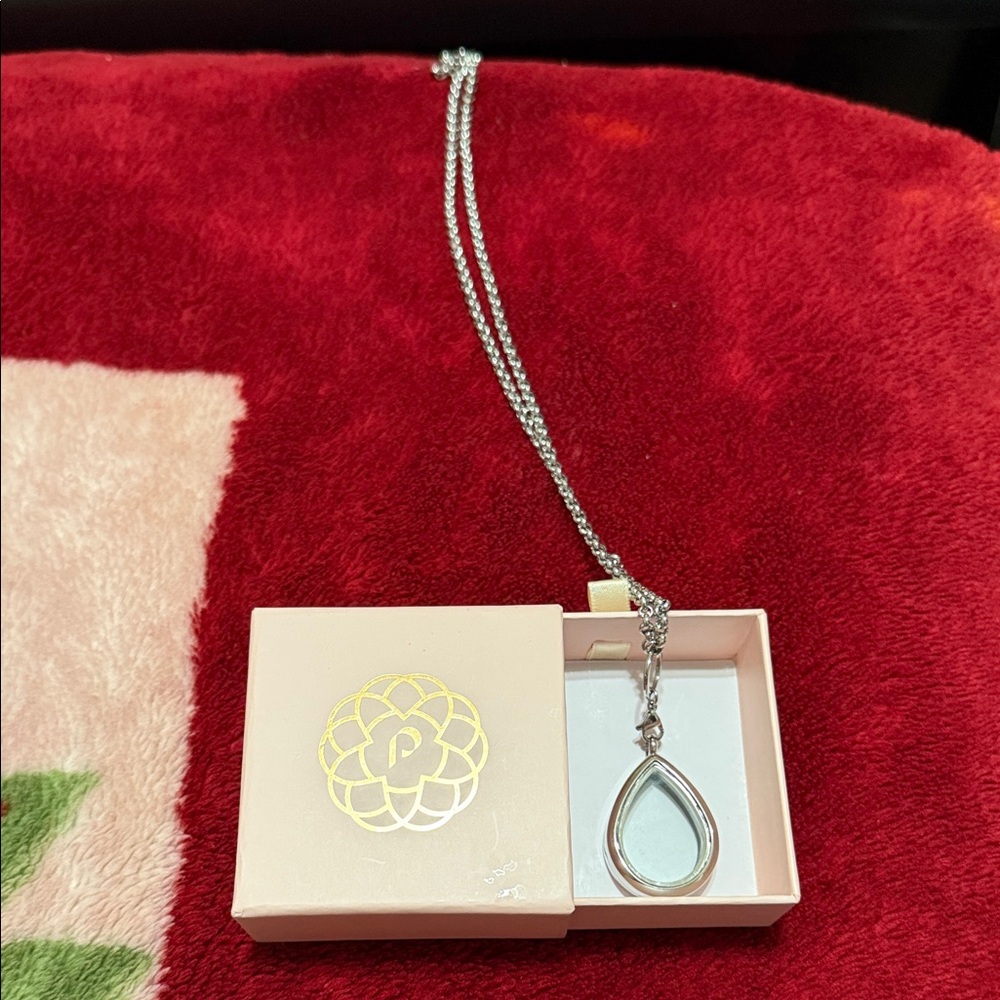 Pearl Silver Teardrop Necklace